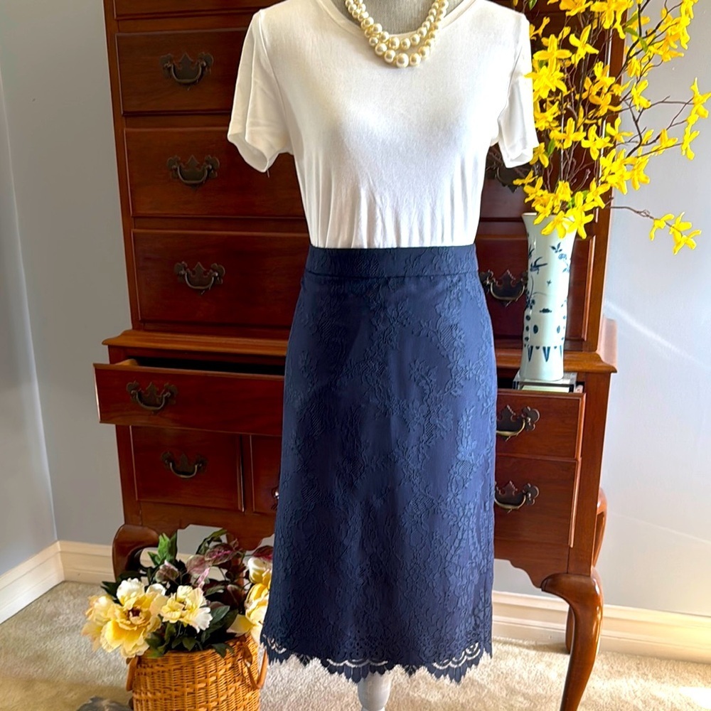 J. Crew Chantilly Lace Pencil Skirt Navy Blue Size 8 - Picture 2 of 12